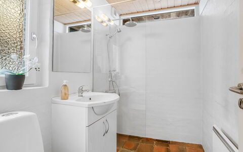 Withulf - 500M to the Fjord: Plumbing Fixture, Bathroom, Flooring, Interior Design, Wall, Sink, Bathroom Sink, Floor, Tap, Bathroom Cabinet