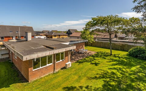 Withulf - 500M to the Fjord: Estate, Shade, Driveway, Farmhouse