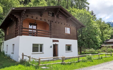 La Tzoumaz 172: Building, Wood, House, Roof, Cottage, Home, Rural Area, Human Settlement, Door, Siding