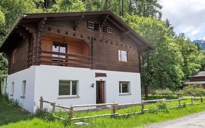 La Tzoumaz 172: Building, Wood, House, Roof, Cottage, Home, Rural Area, Human Settlement, Door, Siding