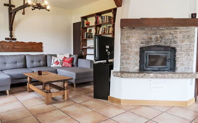 Chalet L'Etape 172.1: Furniture, Flooring, Interior Design, Wood, Hearth, Floor, Room, Living Room, Couch
