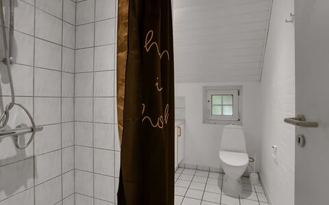 Tara - 1Km from the Sea: Wall, Flooring, Wood, Floor, Plumbing Fixture, Bathroom, Toilet, Interior Design, Plumbing, Toilet Seat