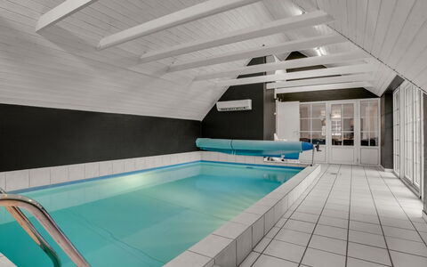 Tara - 1Km from the Sea: Flooring, Floor, Interior Design, Swimming Pool, Ceiling, Resort, Apartment, Tile, Hotel, Attic