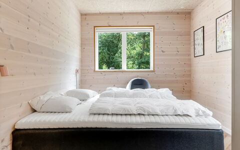 Vilppu - 900M from the Sea: Wood, Bedroom, Ceiling, Bed Frame, Bed, Bedding, Bed Sheet, Hardwood, Room, Plank
