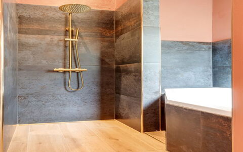 Vilppu - 900M from the Sea: Flooring, Floor, Brown, Plumbing Fixture, Tile, Composite Material, Bathroom, Plumbing, Natural Material