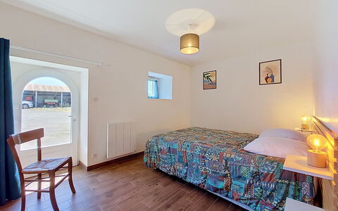 Kerdro: Interior Design, Floor, Flooring, Wall, Furniture, Ceiling, Wood, Bedroom, Room, Bed