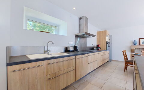 Kerdro: Countertop, Flooring, Kitchen, Interior Design, Cabinetry, Wood, Floor, Furniture, Plumbing Fixture, Kitchen Appliance