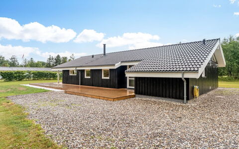 Sulho - 800M from the Sea: Roof, Home, Door, Cottage, Shade, Siding, Yard, Estate, Backyard