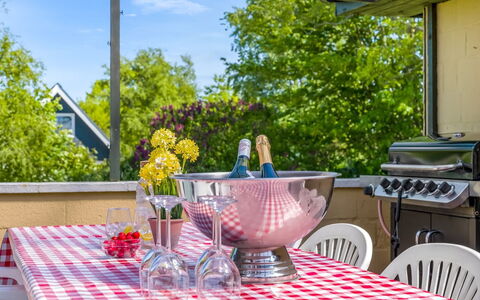 Lillan - from the Sea: Furniture, Table, Tableware, Chair, Outdoor Furniture, Tablecloth, Outdoor Table, Food, Garden, Drinkware
