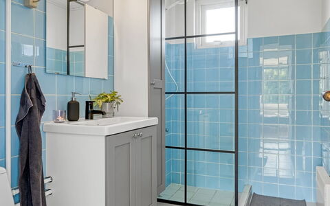 Lillan - from the Sea: Interior Design, Wall, Flooring, Bathroom, Floor, Plumbing Fixture, Bathroom Cabinet, Tile, Plumbing, Room