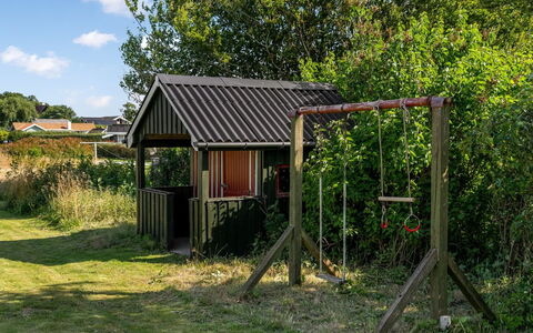 Lillan - from the Sea: Wood, Roof, Land Lot, Shed, Garden Buildings, Shade, Backyard, Garden, Outdoor Structure, Yard