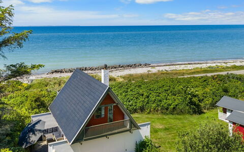 Luci - 20M from the Sea: Estate, Shade, Driveway, Farmhouse