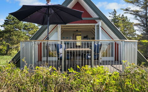 Luci - 20M from the Sea: Estate, Shade, Driveway, Farmhouse