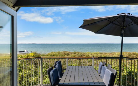 Luci - 20M from the Sea: Estate, Shade, Driveway, Farmhouse