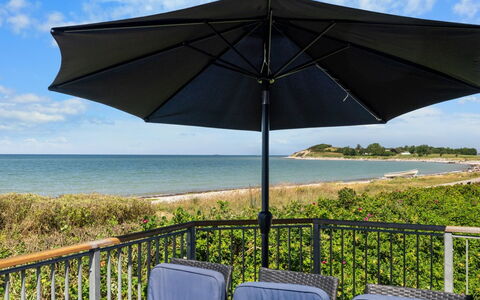Luci - 20M from the Sea: Estate, Shade, Driveway, Farmhouse