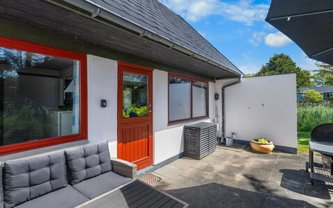 Luci - 20M from the Sea: Estate, Shade, Driveway, Farmhouse