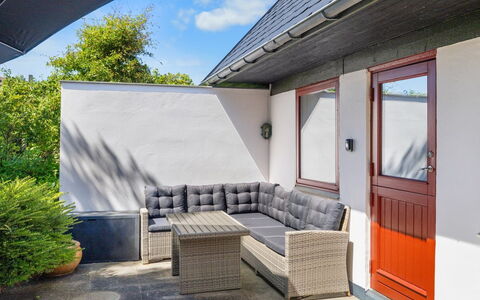 Luci - 20M from the Sea: Estate, Shade, Driveway, Farmhouse