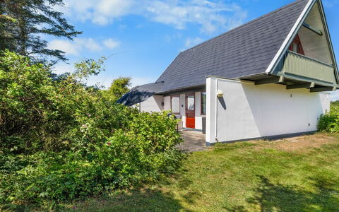 Luci - 20M from the Sea: Estate, Shade, Driveway, Farmhouse