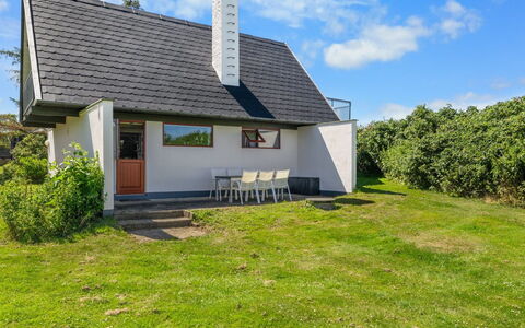 Luci - 20M from the Sea: Estate, Shade, Driveway, Farmhouse