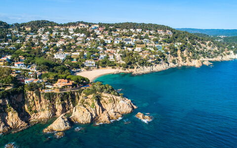 La Perdiu: Coast, Water, Body Of Water, Coastal And Oceanic Landforms, Natural Landscape, Headland, Shore, Sea, Terrain, Promontory