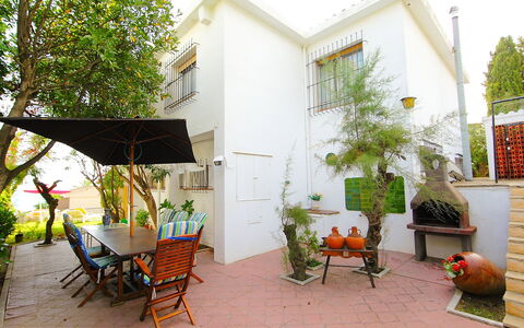Torre Yato: Property, House, Backyard, Yard, Home, Patio, Building, Real Estate, Courtyard, Garden