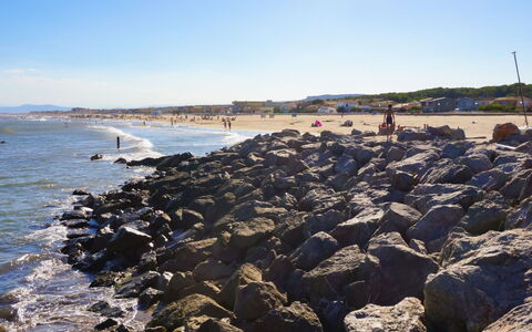 Maison des Lauriers: Blue, Coast, Rock, Beach, Horizon, Shore, Coastal And Oceanic Landforms, Sea, Wind Wave, Ocean