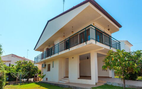Tres Olivos: Plant, Sky, Property, Building, Window, Land Lot, Tree, House, Residential Area, Cottage
