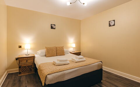 Netley Hall - Rosemary: Deck, Shade, Hardwood, Outdoor Furniture, Balcony, Plank, Eco Hotel, Swimming Pool, Wood Flooring, Resort