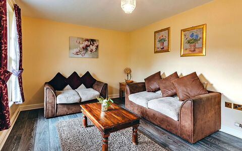 Netley Hall - Rose: Deck, Shade, Hardwood, Outdoor Furniture, Balcony, Plank, Eco Hotel, Swimming Pool, Wood Flooring, Resort