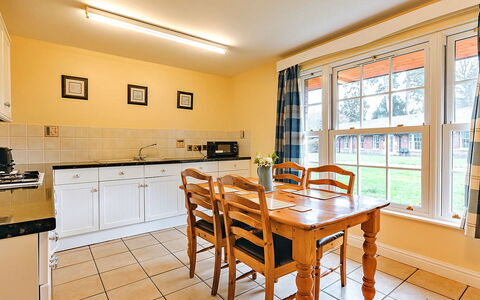 Netley Hall - Rose: Deck, Shade, Hardwood, Outdoor Furniture, Balcony, Plank, Eco Hotel, Swimming Pool, Wood Flooring, Resort