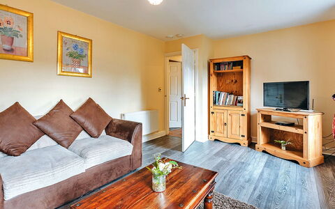 Netley Hall - Rose: Deck, Shade, Hardwood, Outdoor Furniture, Balcony, Plank, Eco Hotel, Swimming Pool, Wood Flooring, Resort
