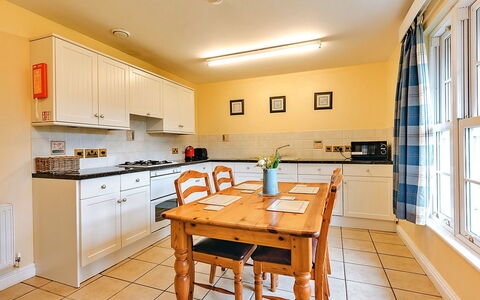 Netley Hall - Rose: Deck, Shade, Hardwood, Outdoor Furniture, Balcony, Plank, Eco Hotel, Swimming Pool, Wood Flooring, Resort