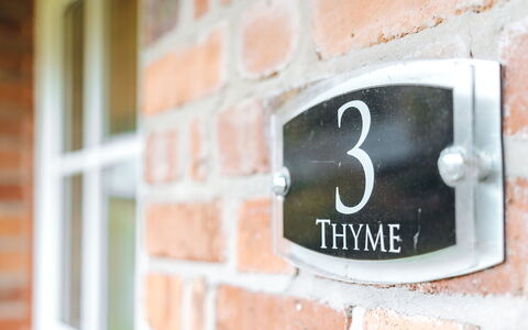 Thyme Country Cottage: Apartment, Mountain Range, Valley, Alps, Hotel, Mountain Village