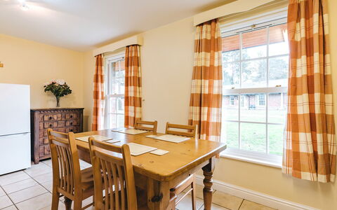 Thyme Country Cottage: Apartment, Mountain Range, Valley, Alps, Hotel, Mountain Village