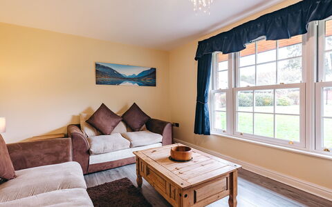 Thyme Country Cottage: Apartment, Mountain Range, Valley, Alps, Hotel, Mountain Village