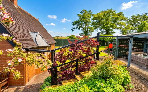 The Grove Annexe: Shrub, Garden, Fence, Landscaping, Shade, Yard, Botanical Garden, Home Fencing, Backyard, Walkway