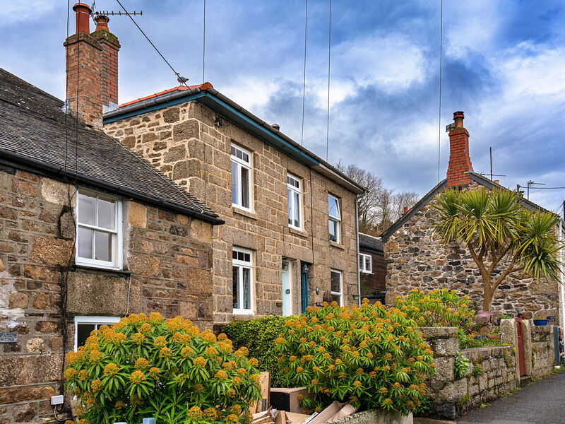 Cosy Mousehole Cottage with Sea Views