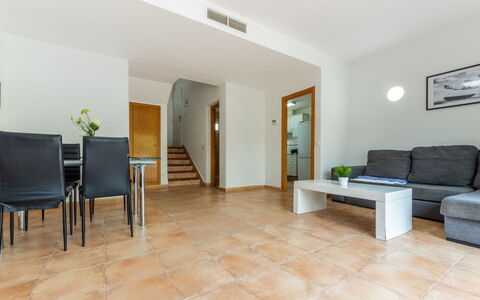 Salou 215: Flooring, Floor, Interior Design, Ceiling, Wood Flooring, Hardwood, Tile, Living Room, Kitchen & Dining Room Table