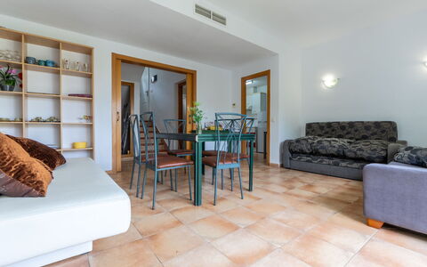 Accommodation:&nbsp;Zona Estival 215.3
