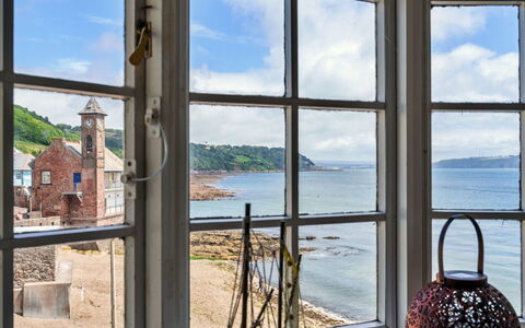 April Cottage: Sea, Ocean, Coast, Daylighting, Bay