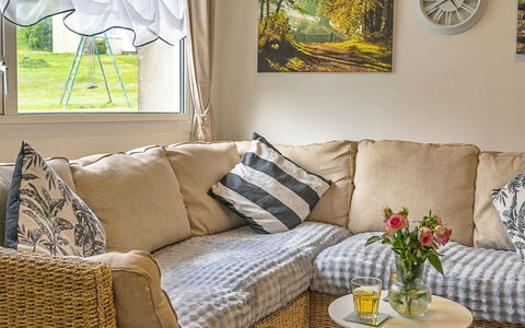 Lanteglos Villa: Apartment, Balcony, Shade, Marina, Hotel, Dock