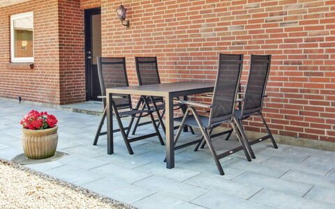Drine - 19Km from the Sea: Wood, Flooring, Interior Design, Floor, Furniture, Wood Flooring, Room, Ceiling, Wood Stain, Hardwood