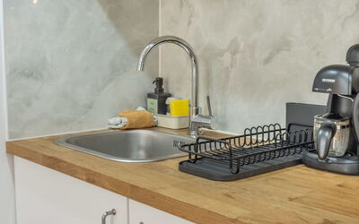 Čelakovsky 104.6: Flooring, Kitchen Appliance, Countertop, Home Appliance, Plumbing Fixture, Kitchen, Small Appliance