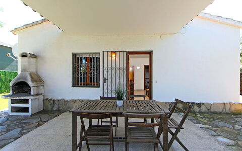 Cornelia Pucho: Property, Room, House, Building, Furniture, Table, Interior Design, Real Estate, Architecture, Home