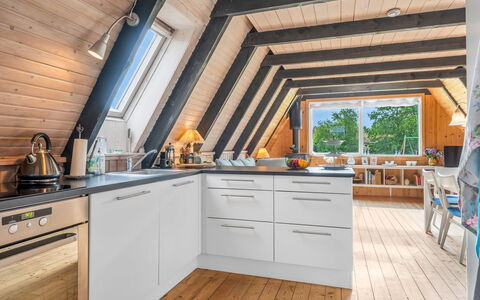 Annalia - 400M from the Sea: Wood, Hardwood, Wood Flooring, Attic, Wood Stain, Kitchen, Plank, Varnish, Plywood, Loft