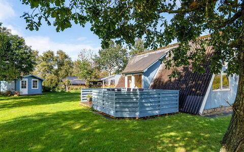 Annalia - 400M from the Sea: Grass, Land Lot, Cottage, Rural Area, Lawn, Garden, Shade, Garden Buildings, Meadow, Yard