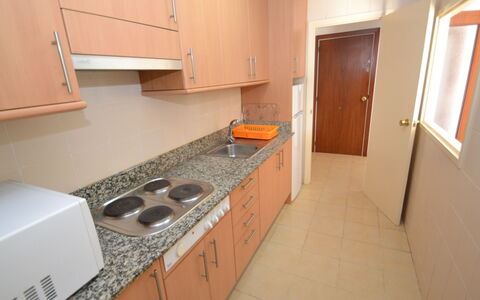 Cambrils 185: Cabinetry, Kitchen Appliance, Kitchen, Kitchen Stove, Wood, Countertop, Cooktop, Home Appliance, Flooring, Interior Design