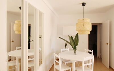 Pins i Mar 185.4: Furniture, Plant, Building, Table, Wood, Houseplant, Living Room, Chair, Flooring, House