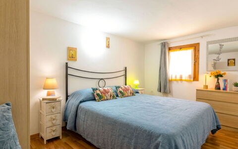 Il Girasole: Furniture, Bed, Interior Design, Bedroom, Flooring, Room, Floor, Bed Sheet, Bedding, Wood