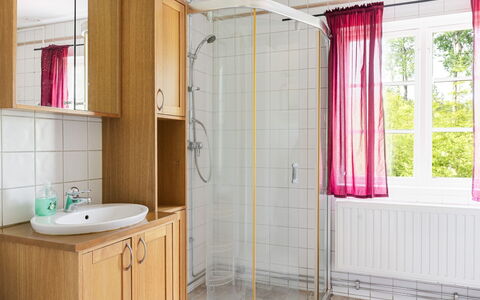 Jönsamåla: Plumbing Fixture, Bathroom, Flooring, Interior Design, Sink, Floor, Tap, Bathroom Sink, Plumbing, Shower